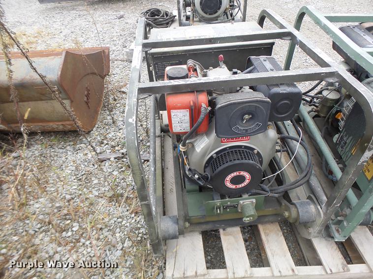 image for item DF9383 US Army MEP016C generator