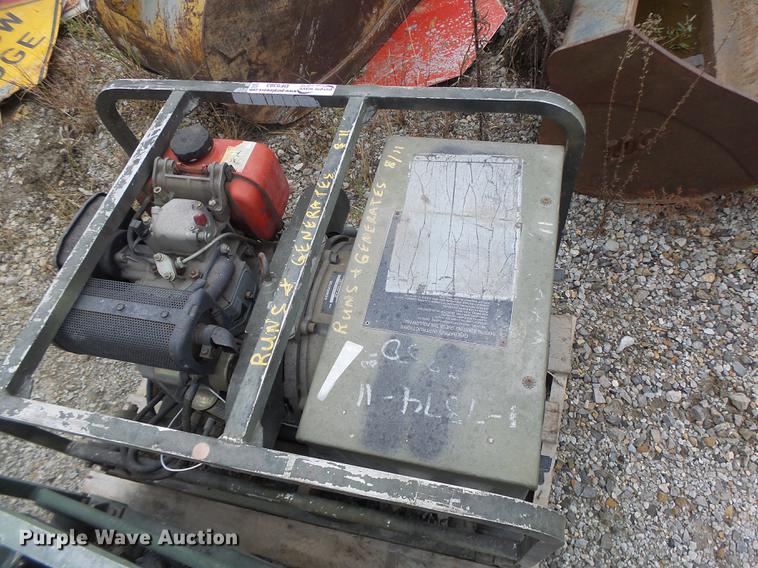 image for item DF9383 US Army MEP016C generator