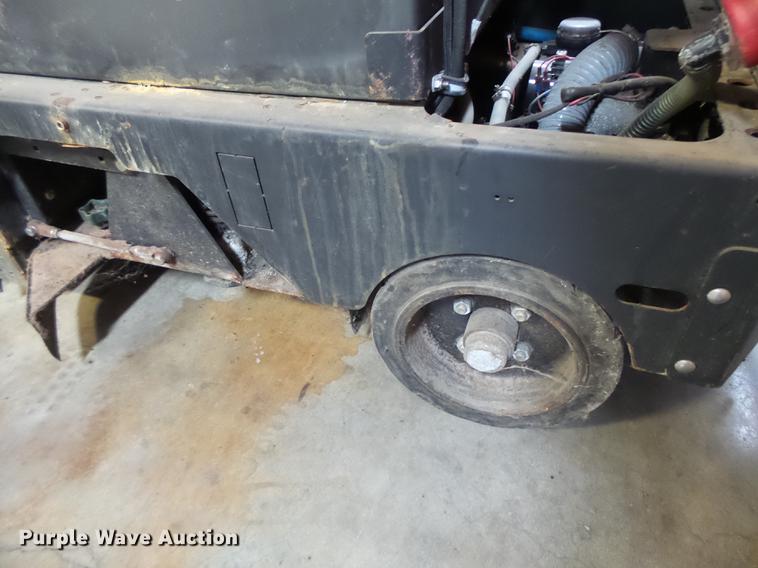 image for item DF9396 Factory Cat 34-D floor scrubber