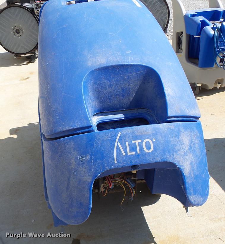 image for item DF9413 (2) floor scrubbers