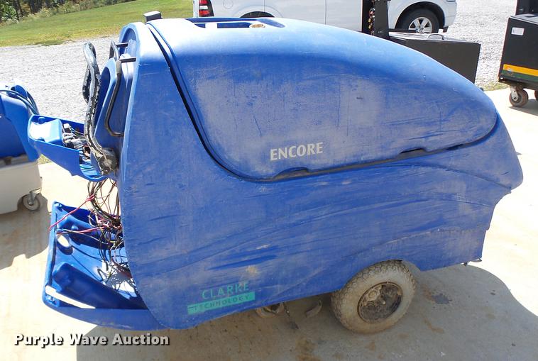 image for item DF9413 (2) floor scrubbers