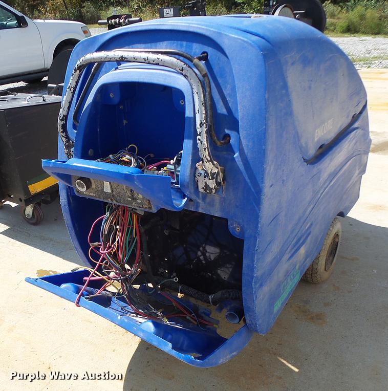 image for item DF9413 (2) floor scrubbers