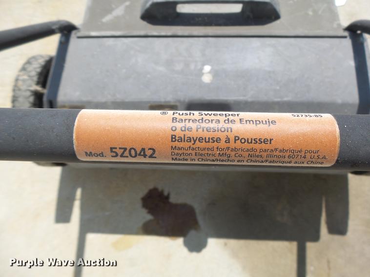 image for item DF9416 Floor sweeper