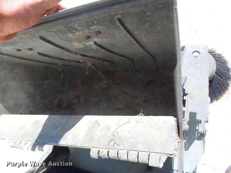 image for item DF9416 Floor sweeper