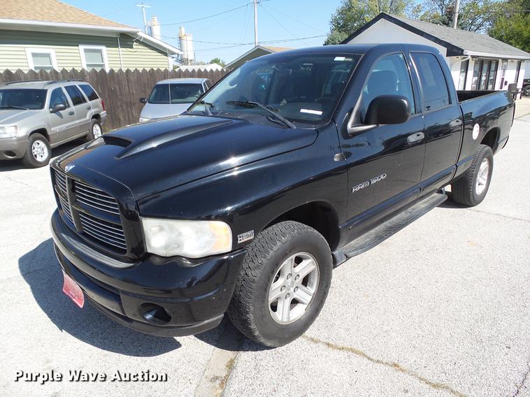 image for item DH9471 2004 Dodge Ram 1500 Quad Cab pickup truck