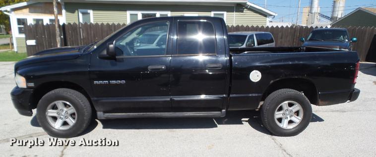 image for item DH9471 2004 Dodge Ram 1500 Quad Cab pickup truck