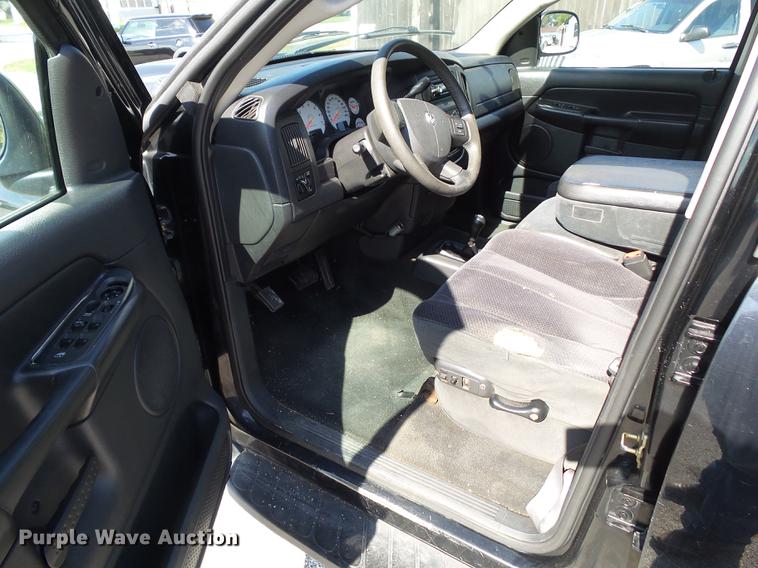 image for item DH9471 2004 Dodge Ram 1500 Quad Cab pickup truck