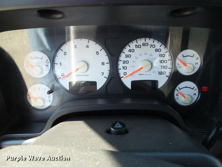 image for item DH9471 2004 Dodge Ram 1500 Quad Cab pickup truck