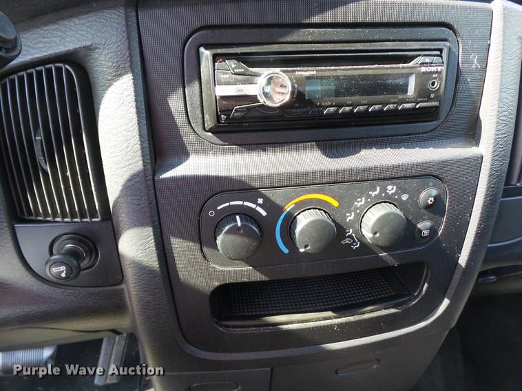 image for item DH9471 2004 Dodge Ram 1500 Quad Cab pickup truck