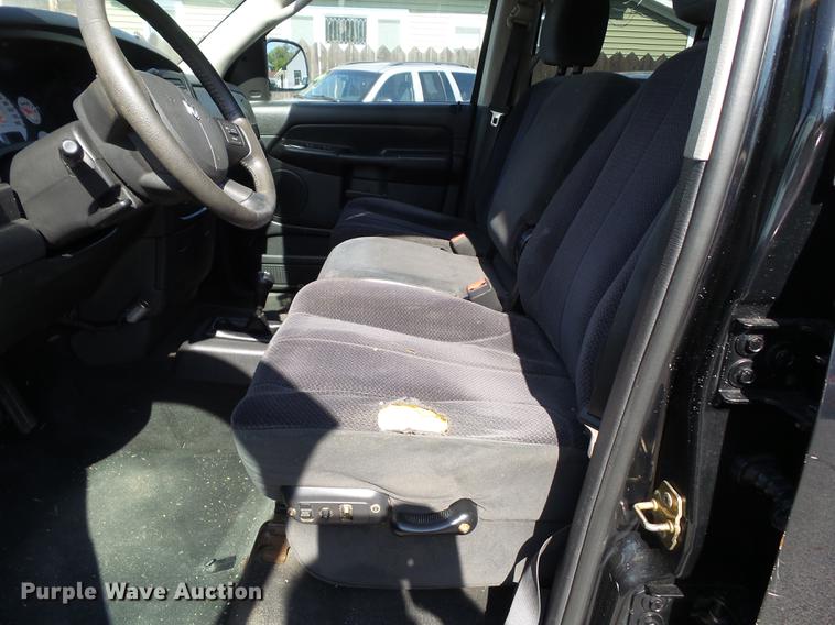 image for item DH9471 2004 Dodge Ram 1500 Quad Cab pickup truck