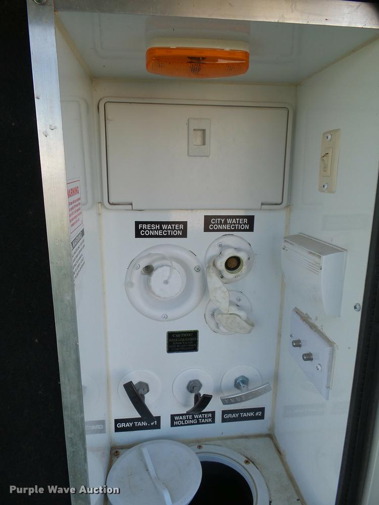 image for item DH9714 2013 Sundance 3310CL camper