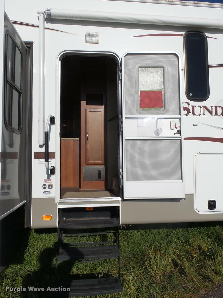 image for item DH9714 2013 Sundance 3310CL camper