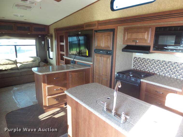 image for item DH9714 2013 Sundance 3310CL camper