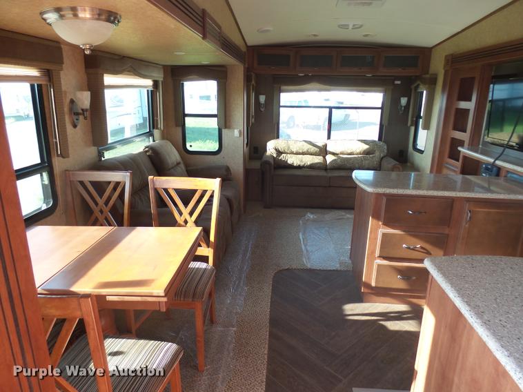 image for item DH9714 2013 Sundance 3310CL camper