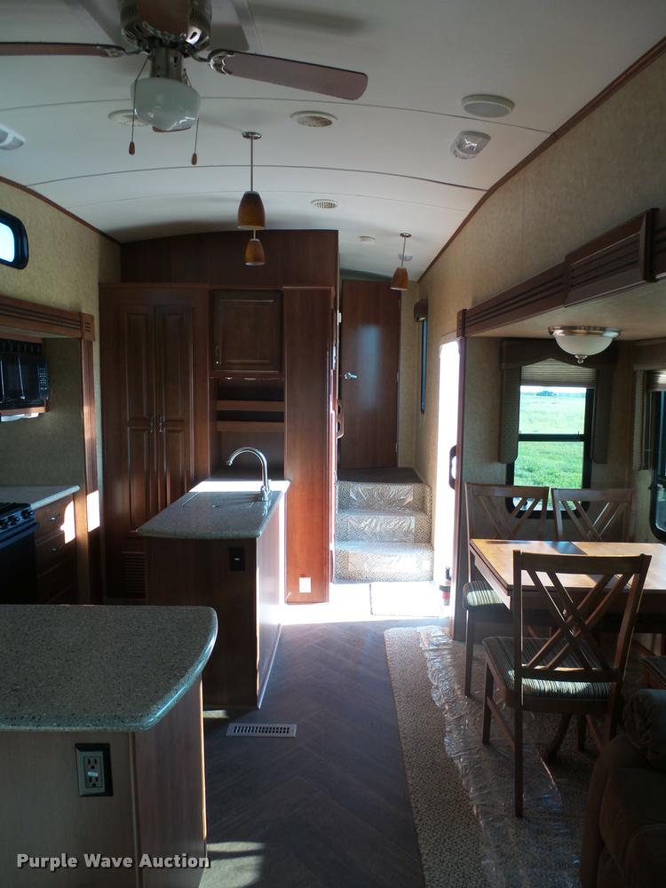 image for item DH9714 2013 Sundance 3310CL camper