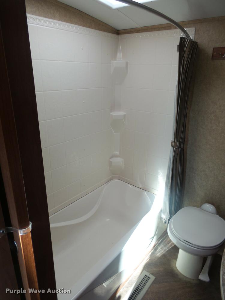 image for item DH9714 2013 Sundance 3310CL camper