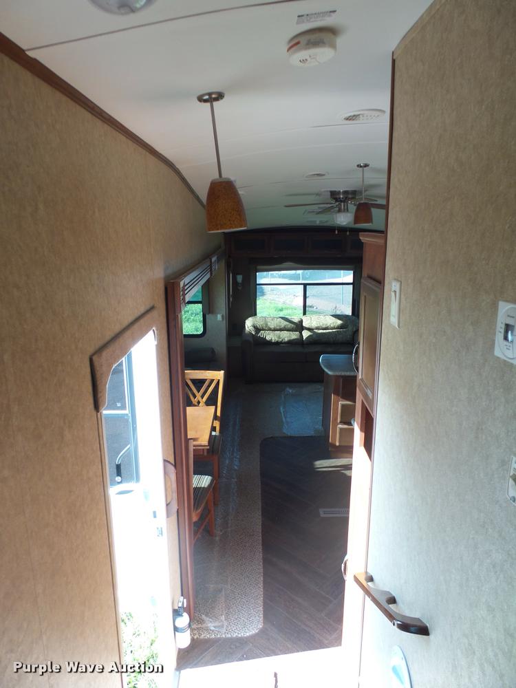 image for item DH9714 2013 Sundance 3310CL camper
