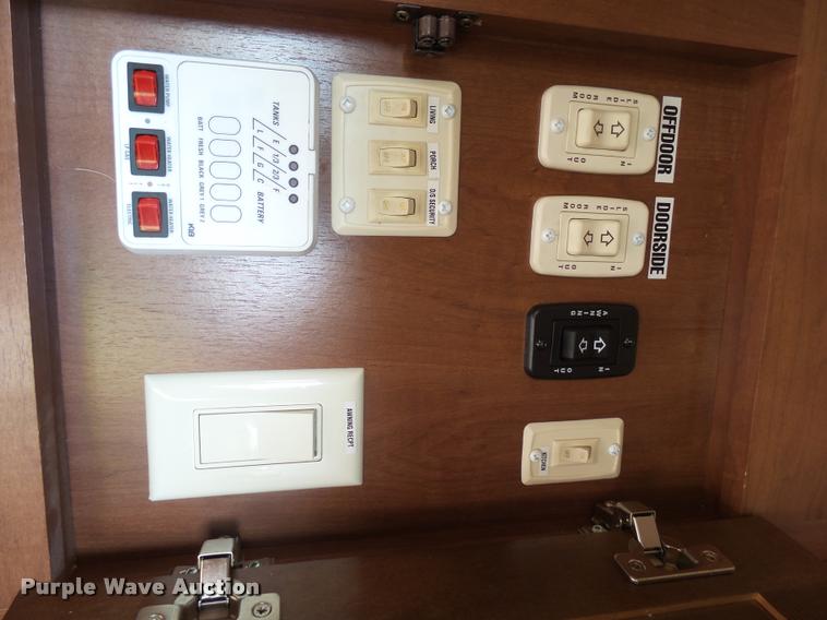 image for item DH9714 2013 Sundance 3310CL camper