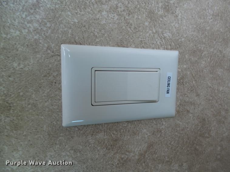 image for item DH9714 2013 Sundance 3310CL camper