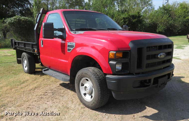 image for item DI9872 2009 Ford F250 Super Duty flatbed pickup truck