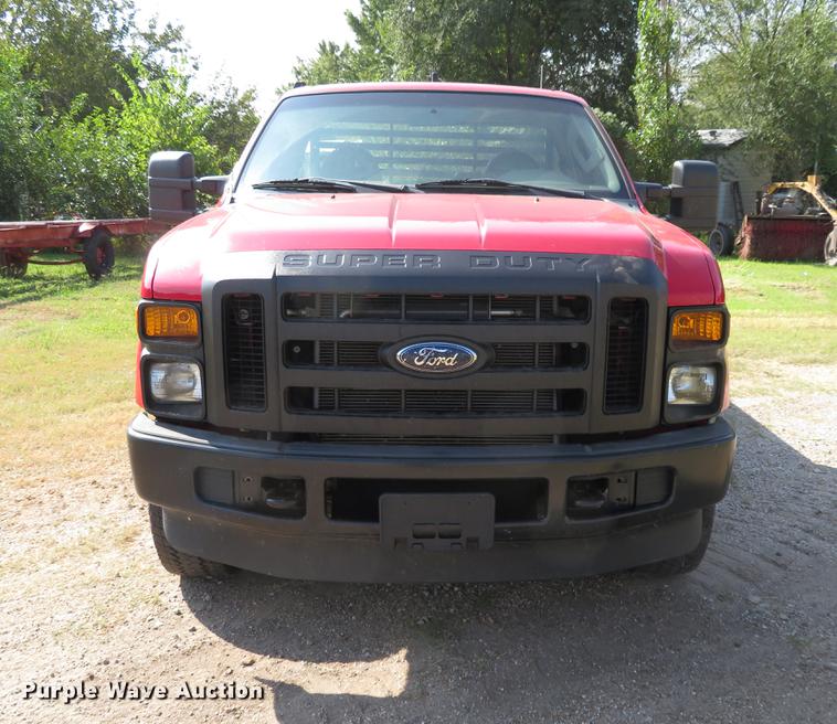 image for item DI9872 2009 Ford F250 Super Duty flatbed pickup truck
