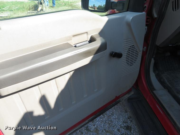 image for item DI9872 2009 Ford F250 Super Duty flatbed pickup truck