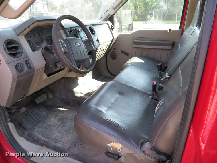 image for item DI9872 2009 Ford F250 Super Duty flatbed pickup truck