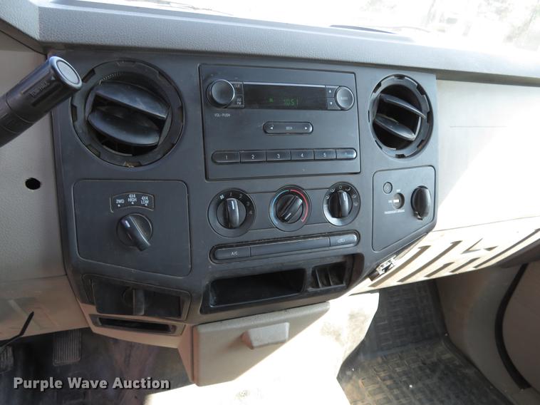 image for item DI9872 2009 Ford F250 Super Duty flatbed pickup truck