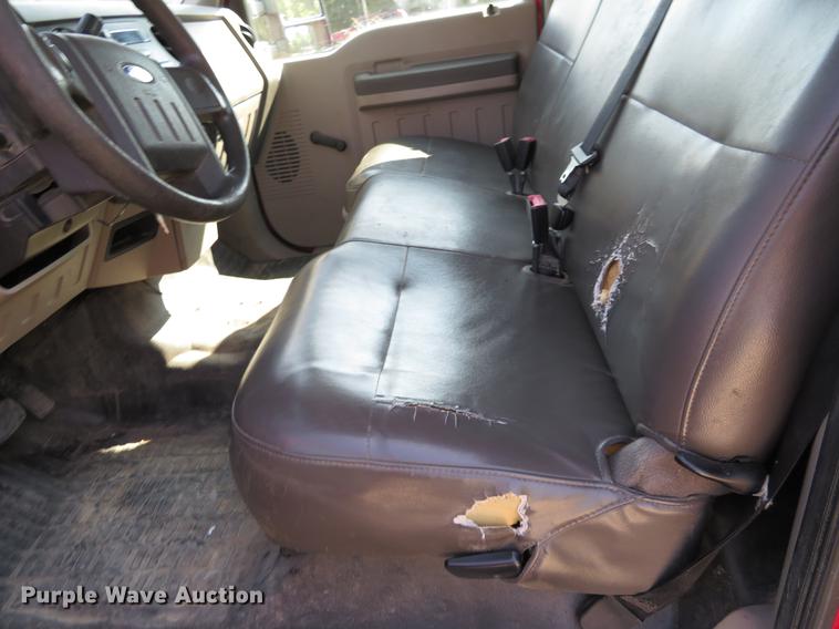 image for item DI9872 2009 Ford F250 Super Duty flatbed pickup truck