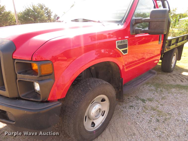 image for item DI9872 2009 Ford F250 Super Duty flatbed pickup truck