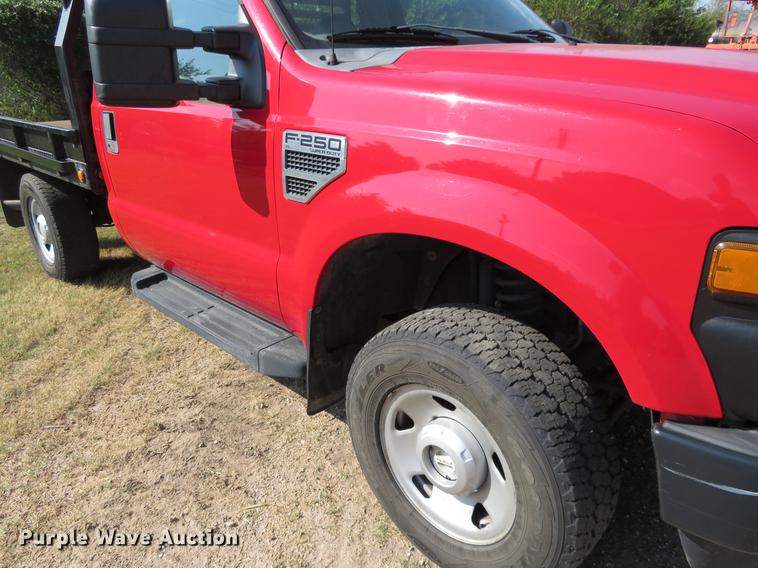 image for item DI9872 2009 Ford F250 Super Duty flatbed pickup truck