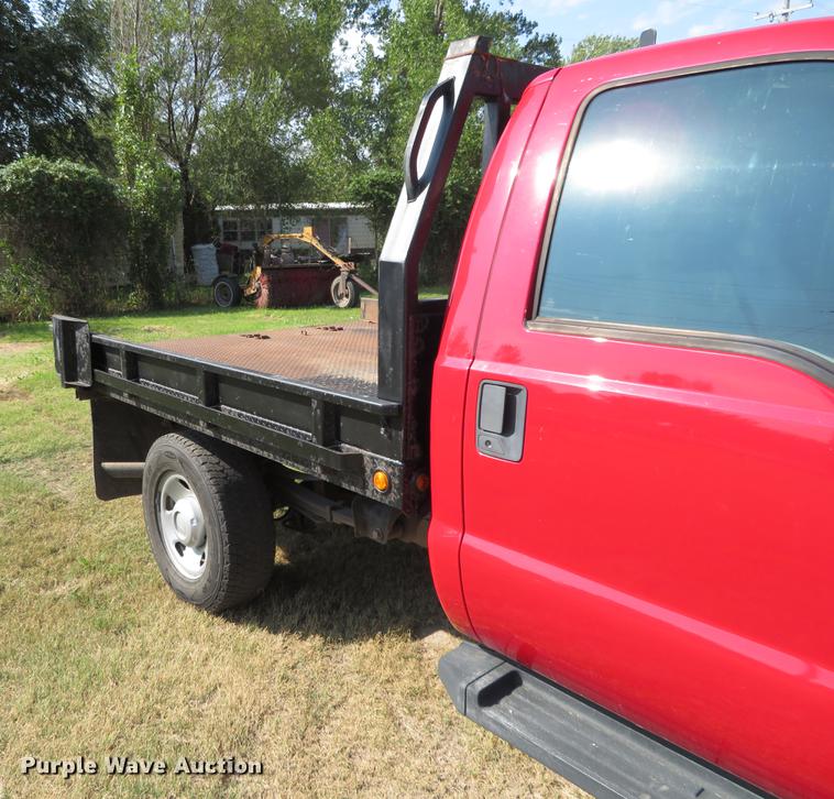 image for item DI9872 2009 Ford F250 Super Duty flatbed pickup truck