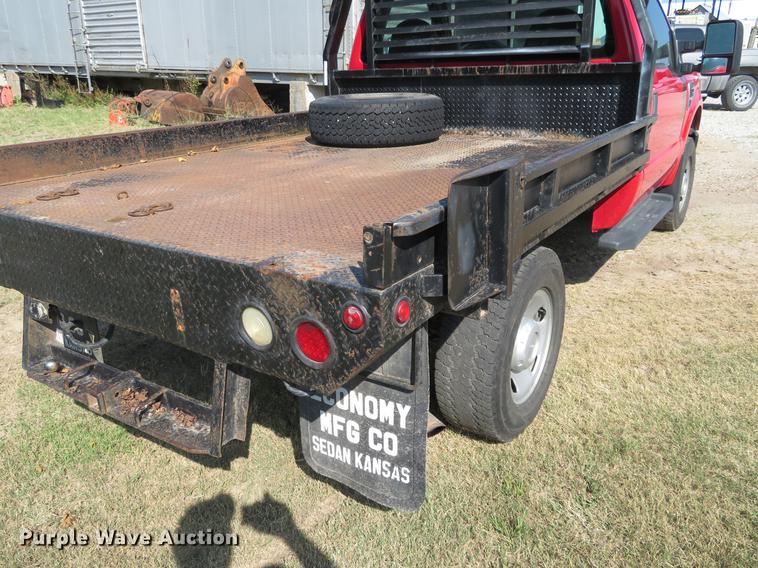 image for item DI9872 2009 Ford F250 Super Duty flatbed pickup truck