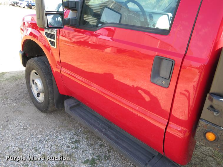 image for item DI9872 2009 Ford F250 Super Duty flatbed pickup truck