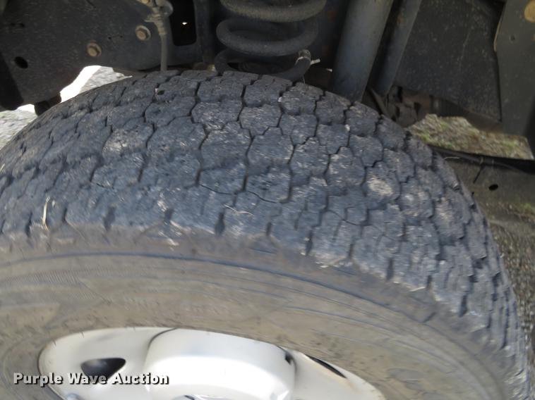 image for item DI9872 2009 Ford F250 Super Duty flatbed pickup truck