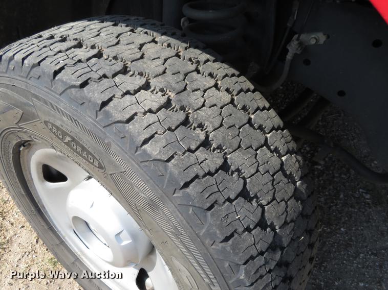 image for item DI9872 2009 Ford F250 Super Duty flatbed pickup truck