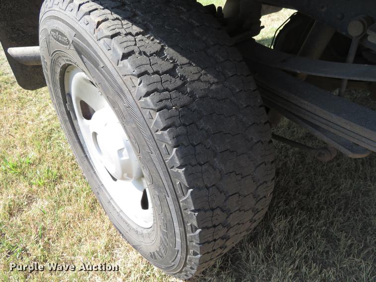 image for item DI9872 2009 Ford F250 Super Duty flatbed pickup truck