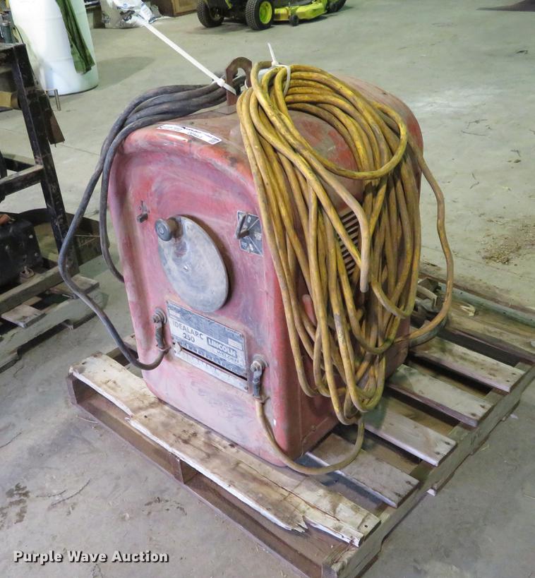 image for item DI9893 Lincoln Idealarc 250 AC/DC welder