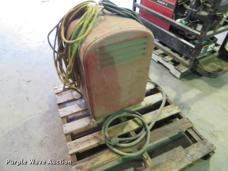 image for item DI9893 Lincoln Idealarc 250 AC/DC welder