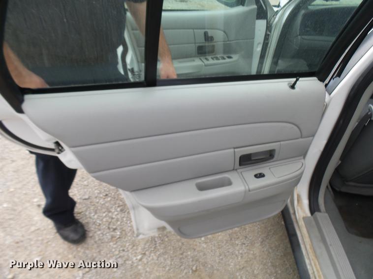 image for item DP9660 2005 Ford Crown Victoria Police Interceptor