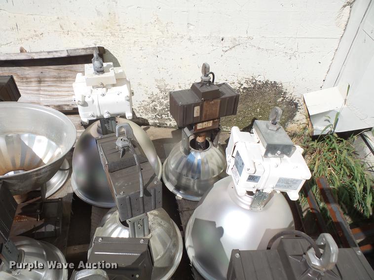 image for item DS9460 (10) shop lights