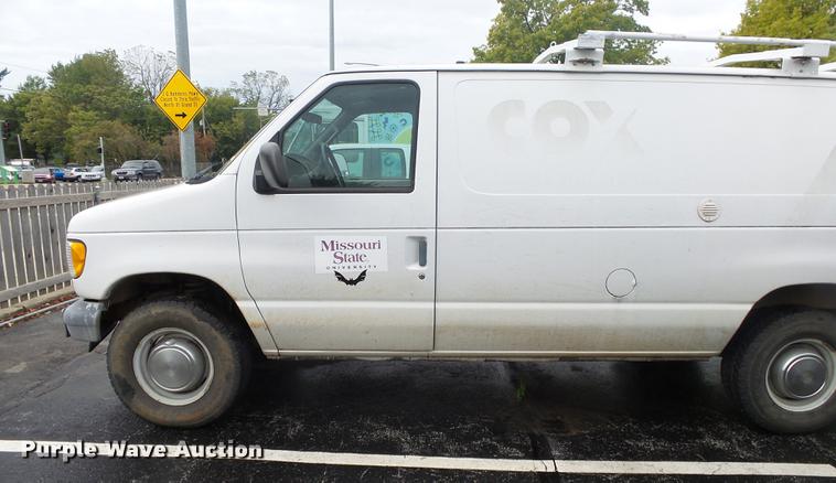 image for item DS9712 2001 Ford Econoline E250 van