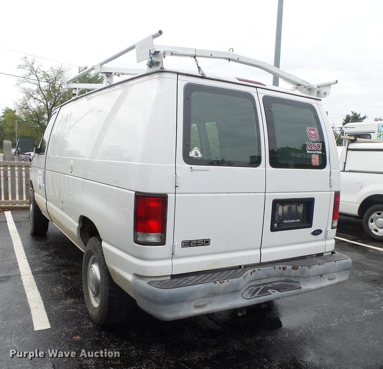 image for item DS9712 2001 Ford Econoline E250 van