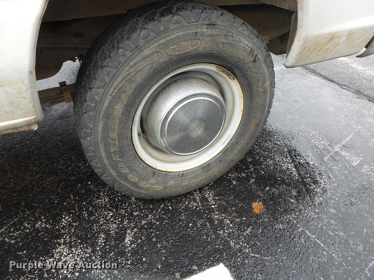 image for item DS9712 2001 Ford Econoline E250 van