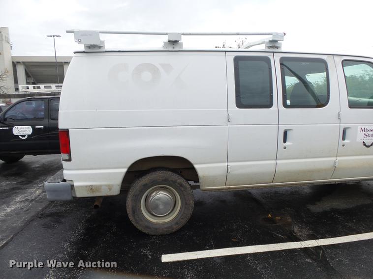 image for item DS9712 2001 Ford Econoline E250 van