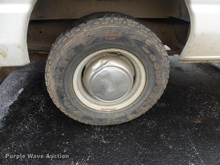 image for item DS9712 2001 Ford Econoline E250 van