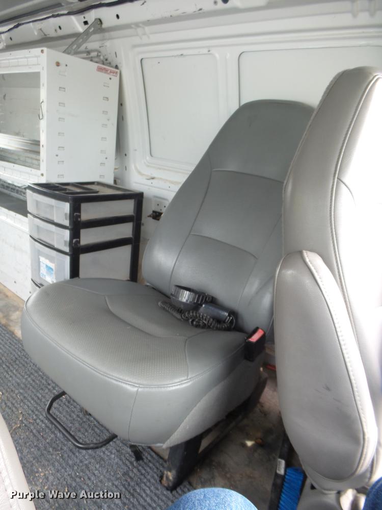 image for item DS9712 2001 Ford Econoline E250 van