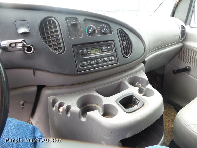 image for item DS9712 2001 Ford Econoline E250 van