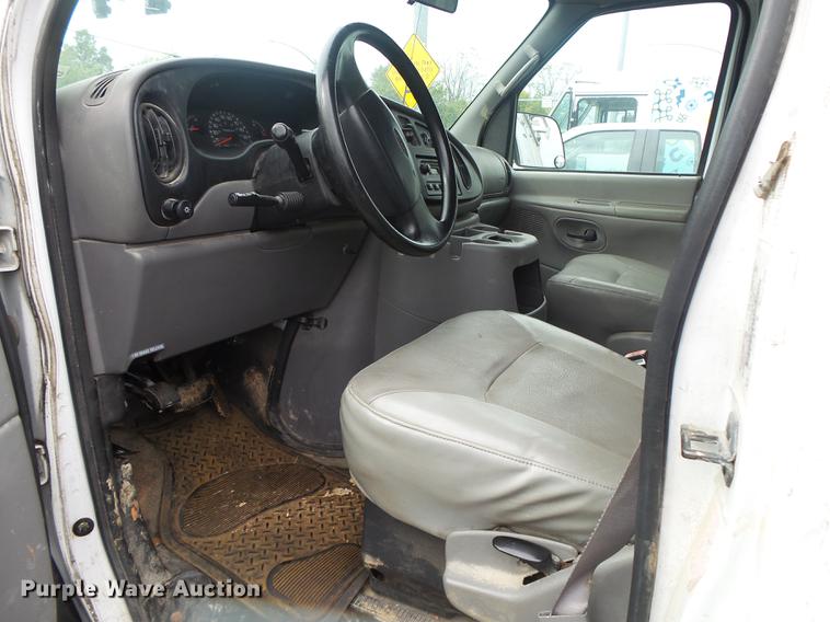 image for item DS9712 2001 Ford Econoline E250 van