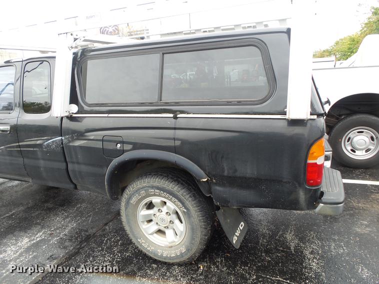image for item DS9713 1999 Toyota Tacoma XtraCab pickup truck
